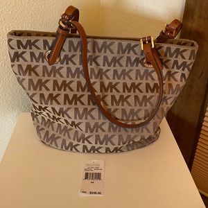 Michael Kors Jet Set Medium Tote